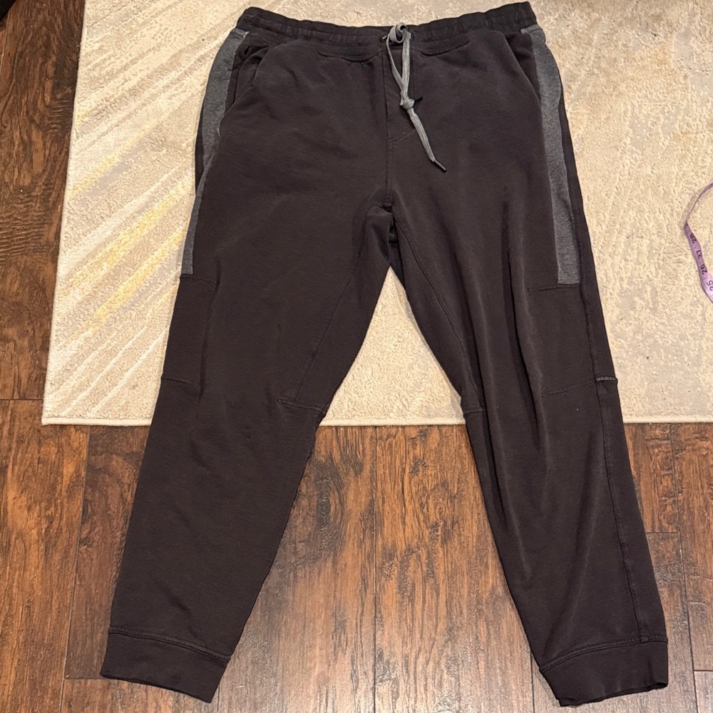 Lululemon dark great sweat pants jogger size XL reflective stitching in back GUc